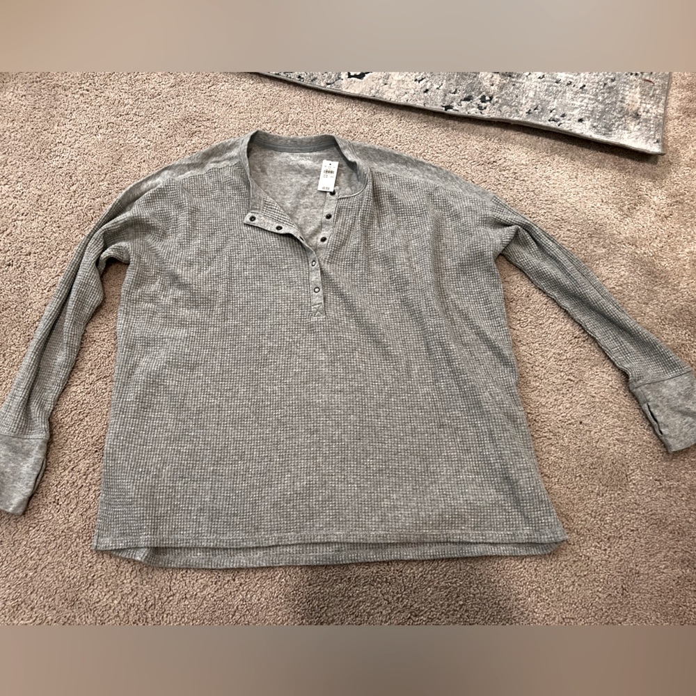 Aerie Women’s Grey Waffle Henley Size Medium (NWT)